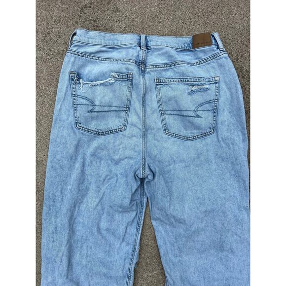 American Eagle Light Wash Zip Fly 5-Pocket Raw Hem Baggy Jean Size 14 Regular - Picture 8 of 8